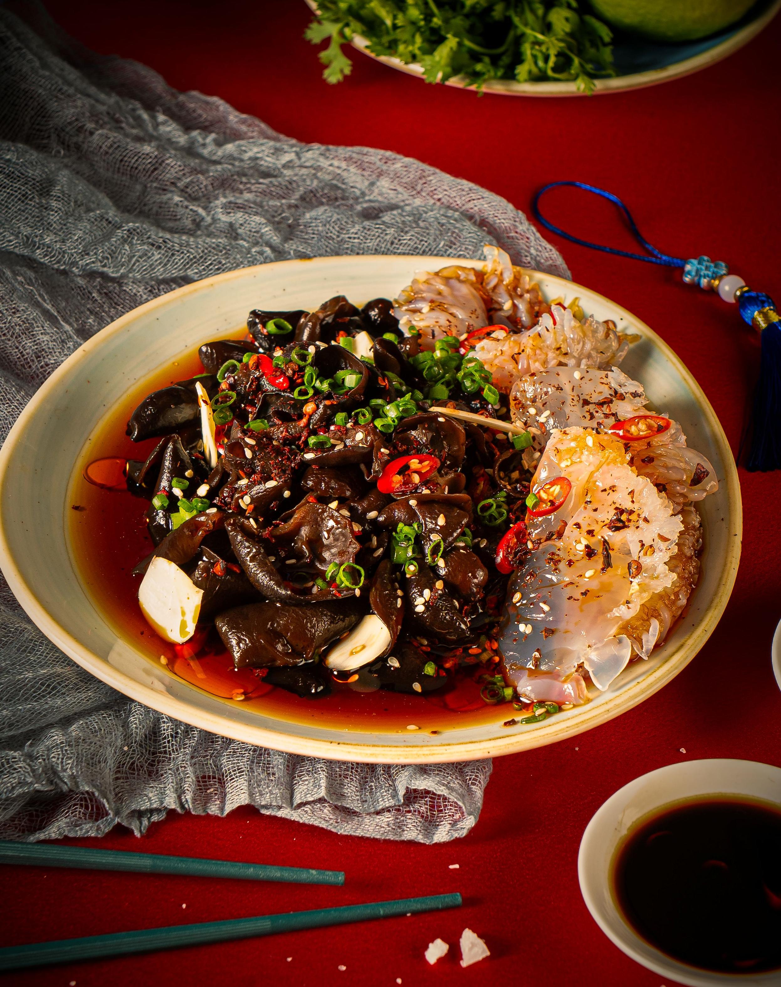 NẤM MÈO CHUA CAY VỚI SỨA